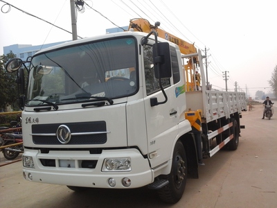 綿陽隨車吊廠家直供靠譜電話18727989900，專用汽車服務升級助力工程建設